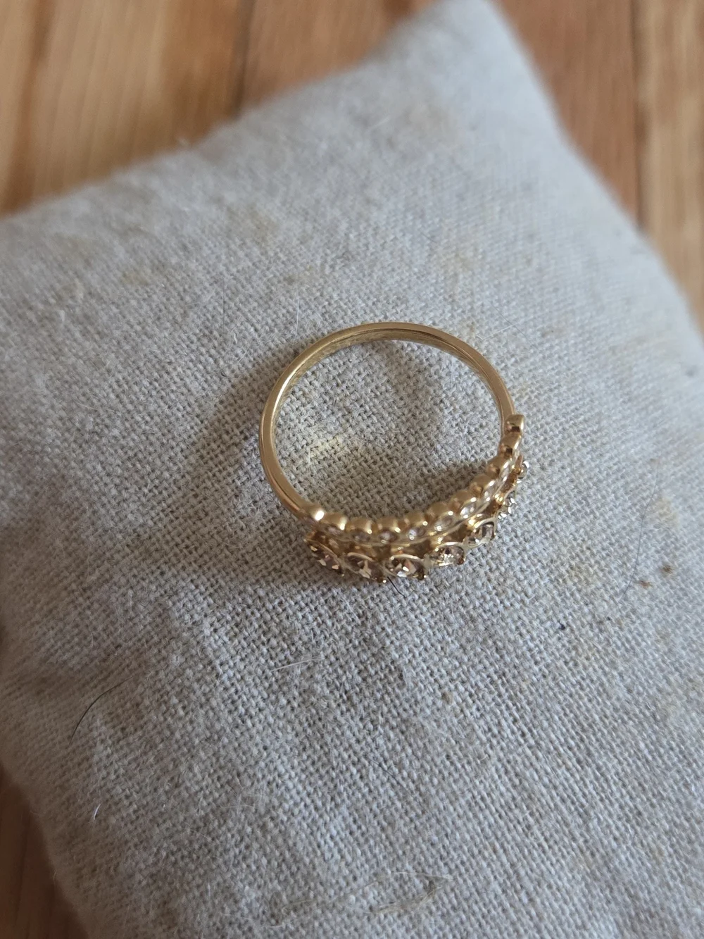 Stella & Dot Gold Leaf and Crystal Stackable Ring